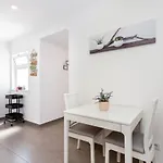 Candy's Seaview By Seewest Apartment